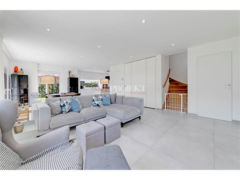 MODERNA VILLA CON GIARDINO A LIGORNETTO / ArtProjekt SA