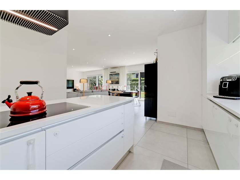 MODERNA VILLA CON GIARDINO A LIGORNETTO / ArtProjekt SA