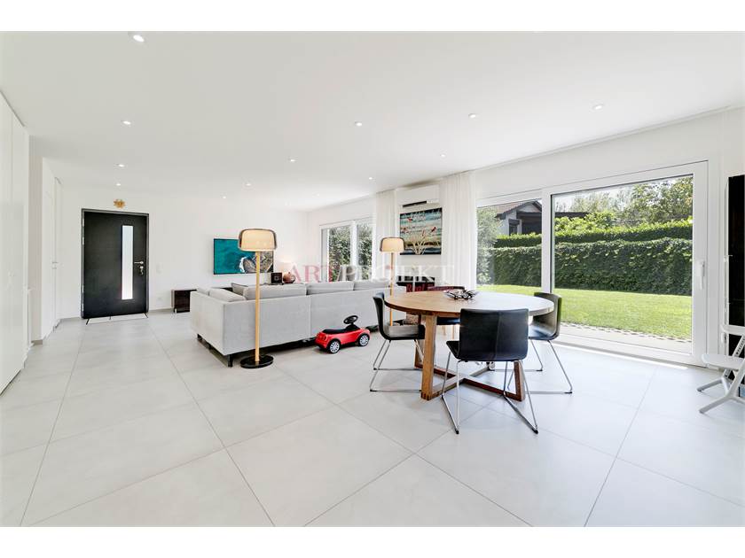 MODERNA VILLA CON GIARDINO A LIGORNETTO / ArtProjekt SA