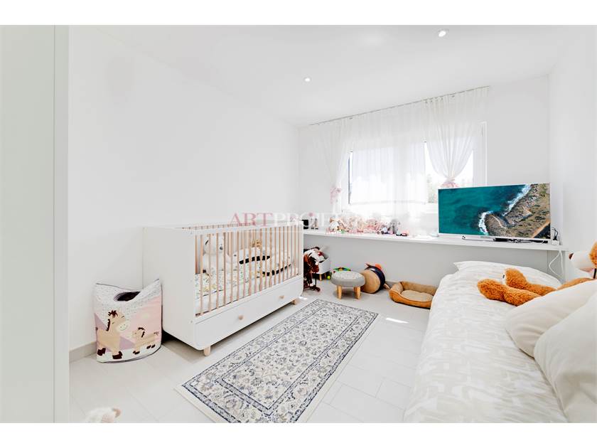 MODERNA VILLA CON GIARDINO A LIGORNETTO / ArtProjekt SA