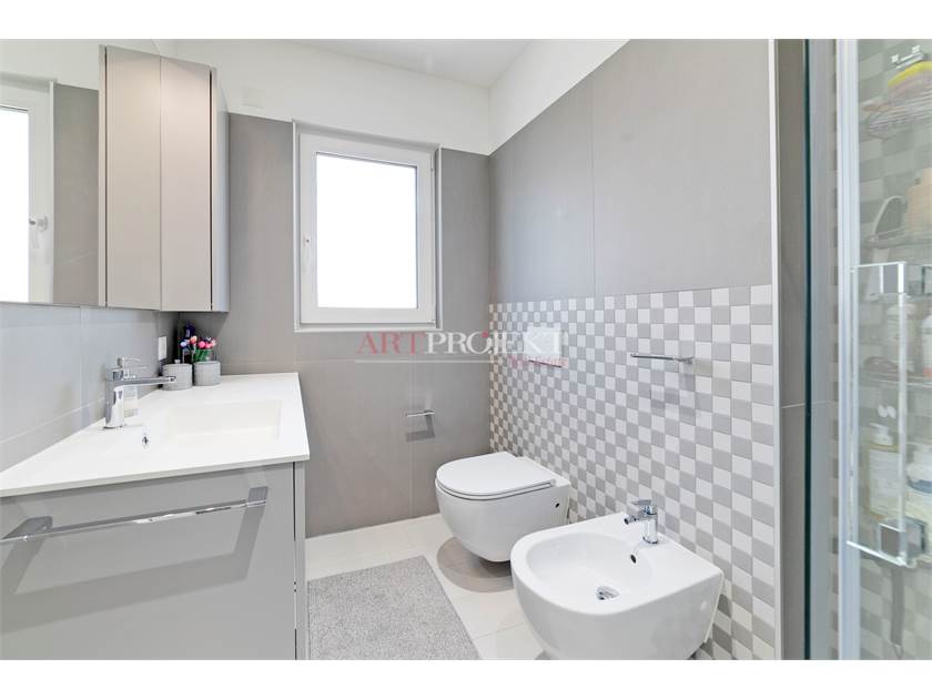 MODERNA VILLA CON GIARDINO A LIGORNETTO / ArtProjekt SA