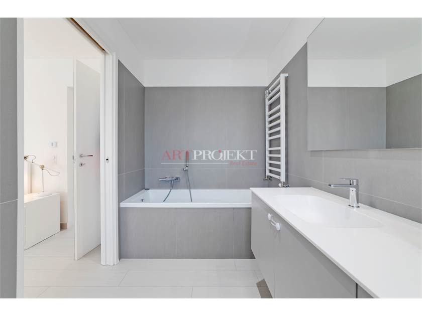 MODERNA VILLA CON GIARDINO A LIGORNETTO / ArtProjekt SA