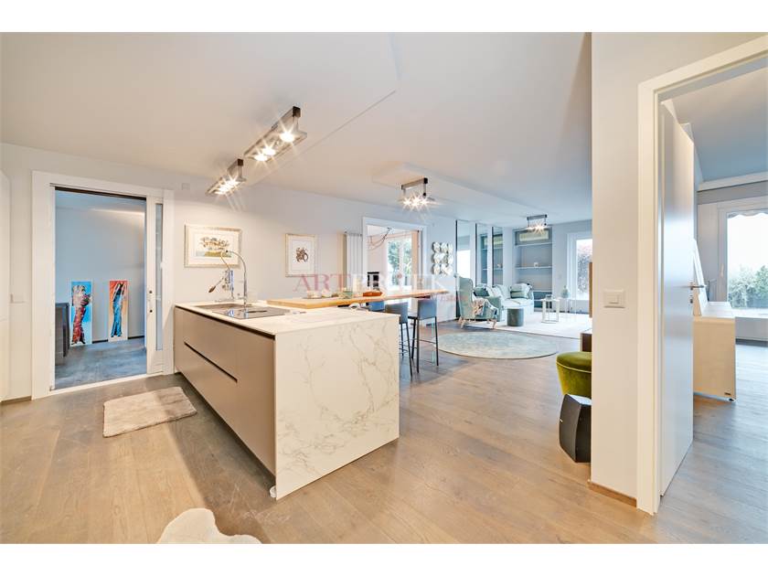 PRESTIGIOSO 3.5 LOCALI CON VISTA LAGO A PORZA / ArtProjekt SA