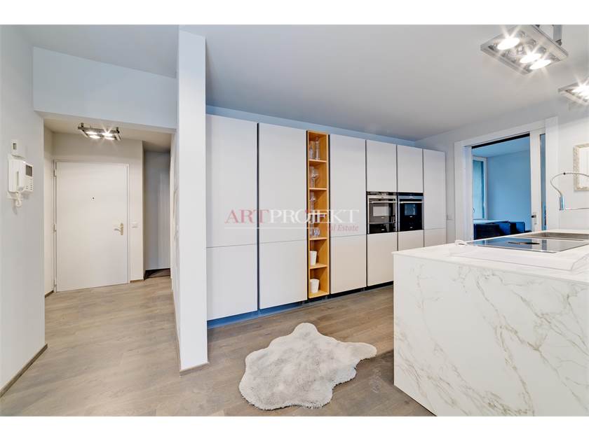 PRESTIGIOSO 3.5 LOCALI CON VISTA LAGO A PORZA / ArtProjekt SA