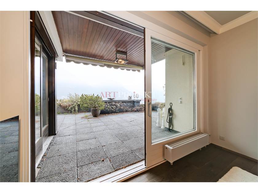 PRESTIGIOSO 3.5 LOCALI CON VISTA LAGO A PORZA / ArtProjekt SA