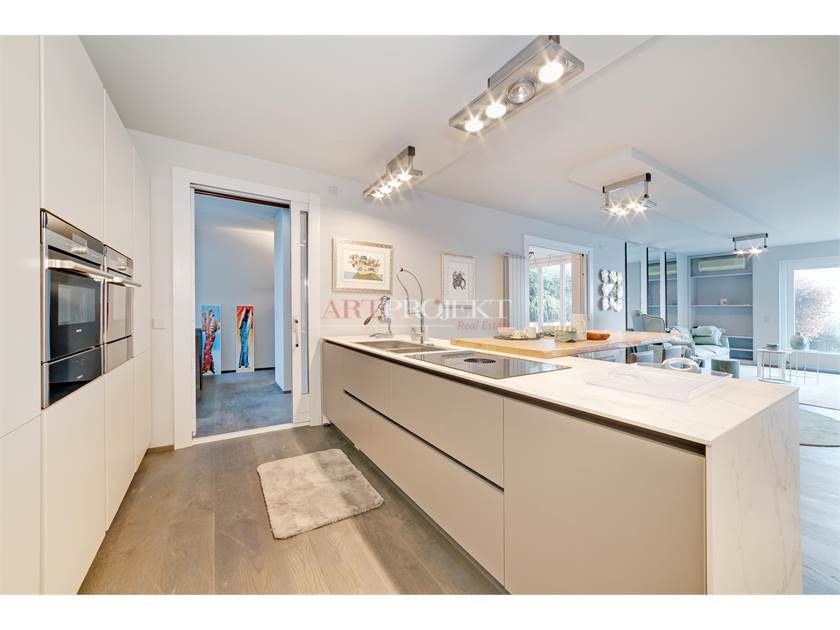 PRESTIGIOSO 3.5 LOCALI CON VISTA LAGO A PORZA / ArtProjekt SA