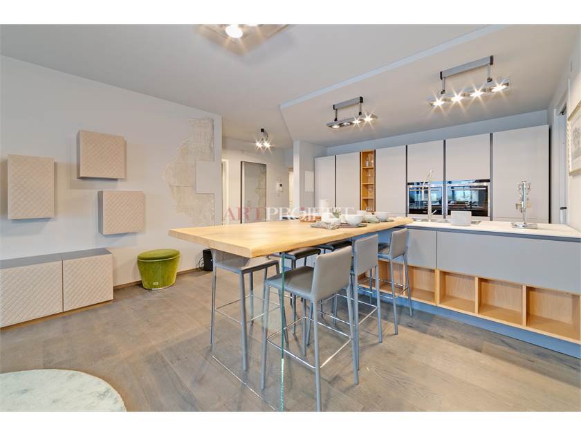 PRESTIGIOSO 3.5 LOCALI CON VISTA LAGO A PORZA / ArtProjekt SA