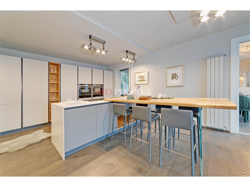 PRESTIGIOSO 3.5 LOCALI CON VISTA LAGO A PORZA / ArtProjekt SA