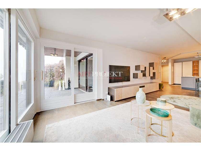 PRESTIGIOSO 3.5 LOCALI CON VISTA LAGO A PORZA / ArtProjekt SA