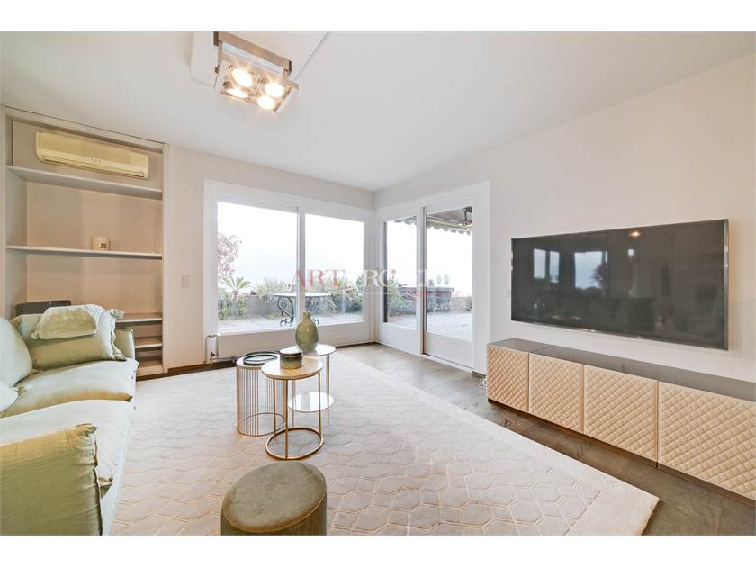 PRESTIGIOSO 3.5 LOCALI CON VISTA LAGO A PORZA / ArtProjekt SA