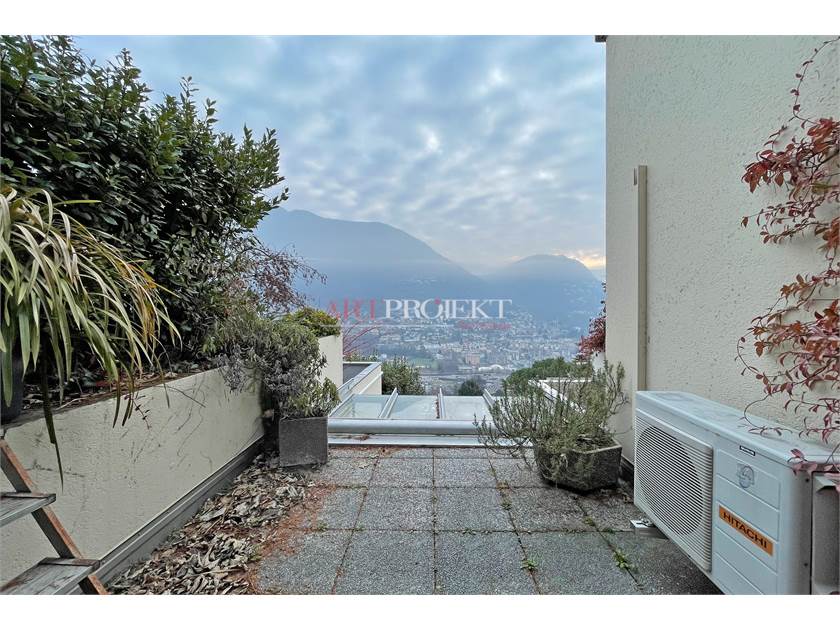 PRESTIGIOSO 3.5 LOCALI CON VISTA LAGO A PORZA / ArtProjekt SA