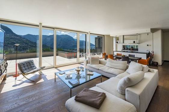 Moderno attico con ampia terrazza panoramica e vista lago – Lugano / ArtProjekt SA