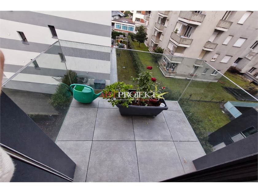 Massagno (TI) – Luminoso 4.5 locali con 2 posti auto in autorimessa / ArtProjekt SA