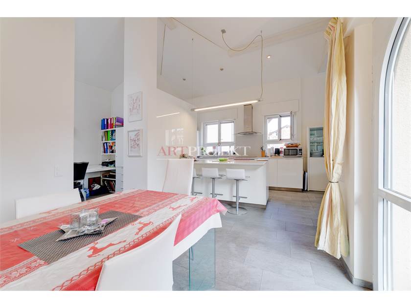 CASLANO - PALAZZINA INDIPENDENTE A DUE PASSI DAL LAGO / ArtProjekt SA