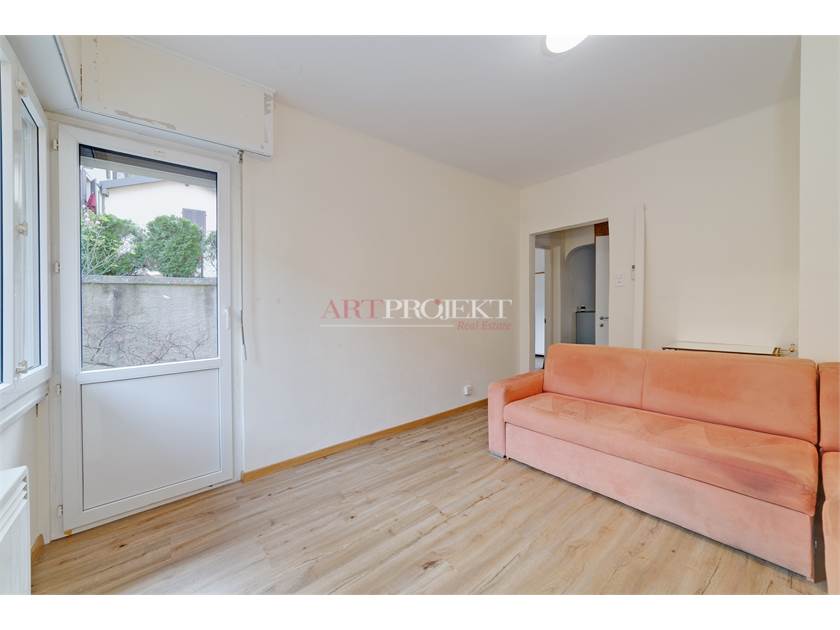 CASLANO - PALAZZINA INDIPENDENTE A DUE PASSI DAL LAGO / ArtProjekt SA