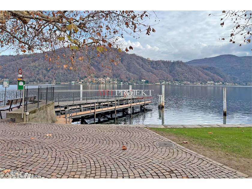 CASLANO - PALAZZINA INDIPENDENTE A DUE PASSI DAL LAGO / ArtProjekt SA