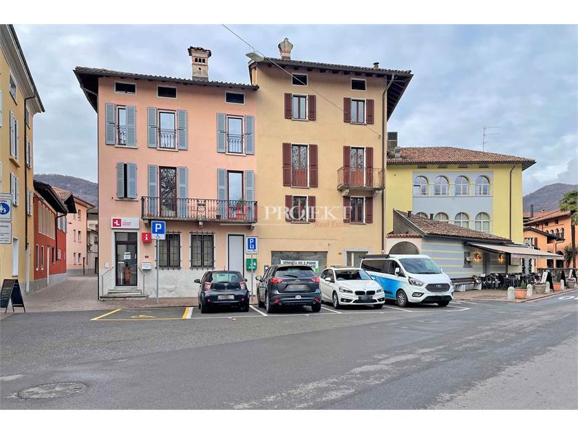 CASLANO - PALAZZINA INDIPENDENTE A DUE PASSI DAL LAGO / ArtProjekt SA
