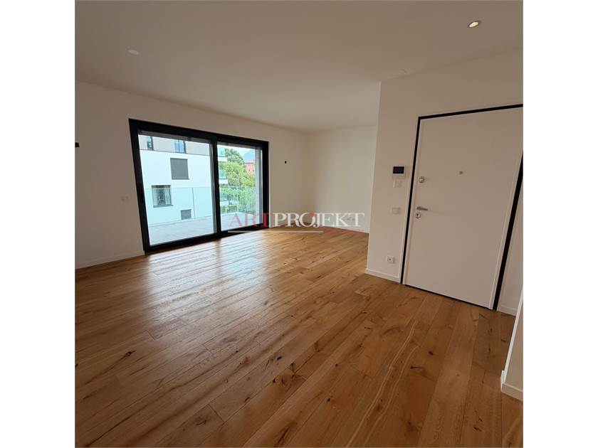 Massagno (TI) – Helle 4.5-Zimmer-Wohnung mit 2 Parkplätzen in der Tiefgarage / ArtProjekt SA