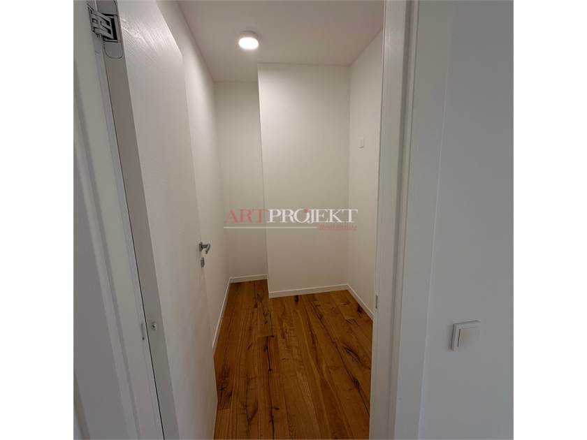 Massagno (TI) – Helle 4.5-Zimmer-Wohnung mit 2 Parkplätzen in der Tiefgarage / ArtProjekt SA