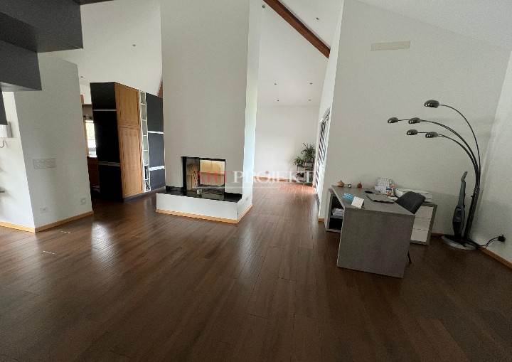 “Splendid 3.5-room apartment with mezzanine and vineyard views – Castel San Pietro” / ArtProjekt SA