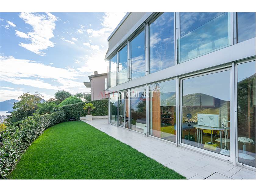 Lugano – Prestigiosa villa con vista lago e raffinati spazi esterni / ArtProjekt SA
